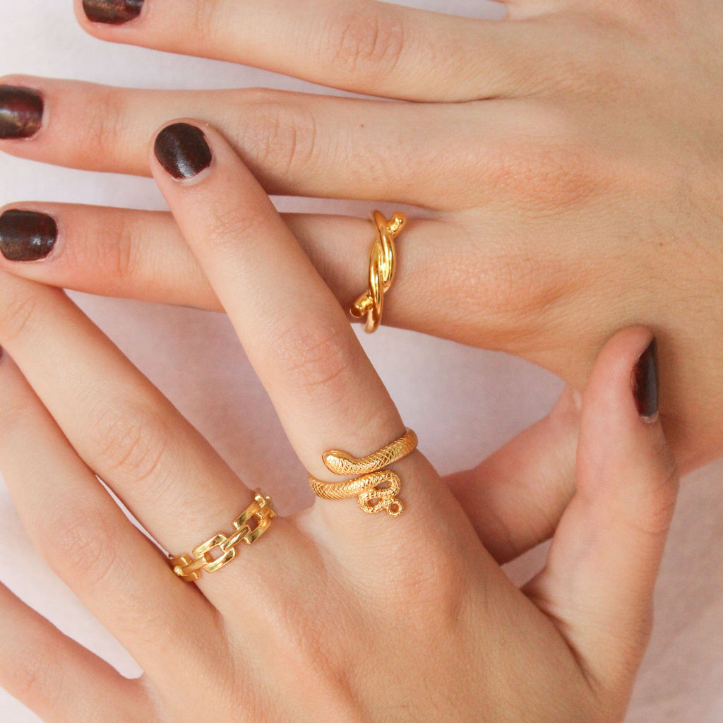 Los anillos de la colección Esencia de Sható Jewelry visten tus manos para ocasiones especiales